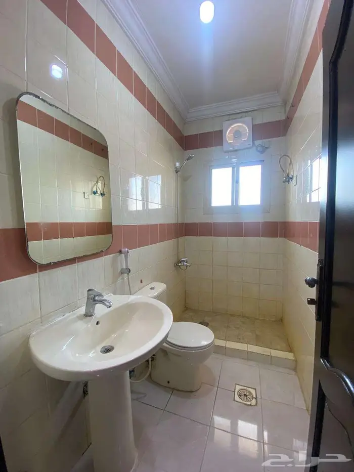 شقة للإيجار في شارع صري  حي السلامة  مدينة جدة 12