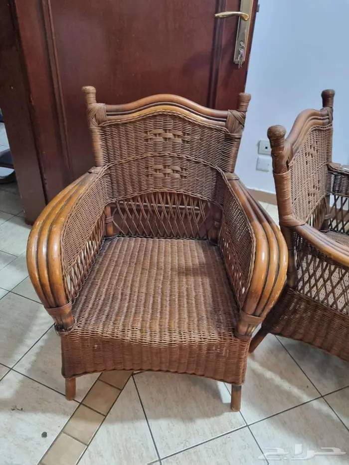 تم البيع طاولة جلسة كراسي خشب 3