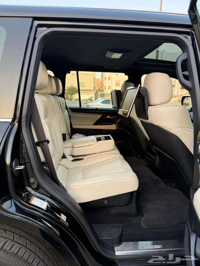 لكزس LX 2018 أسود 1