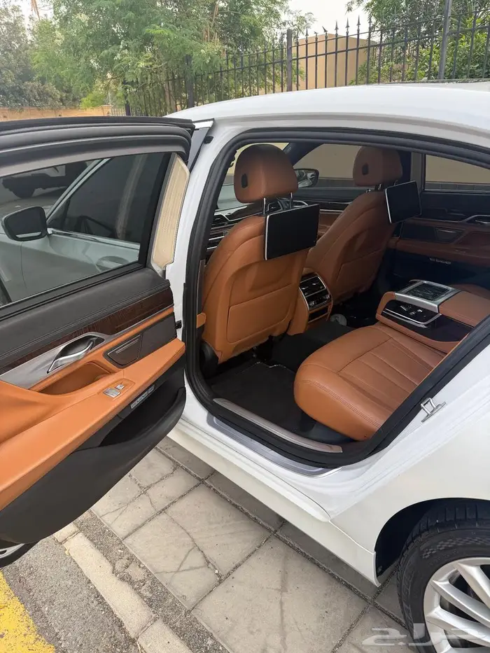 بي ام دبليو 8