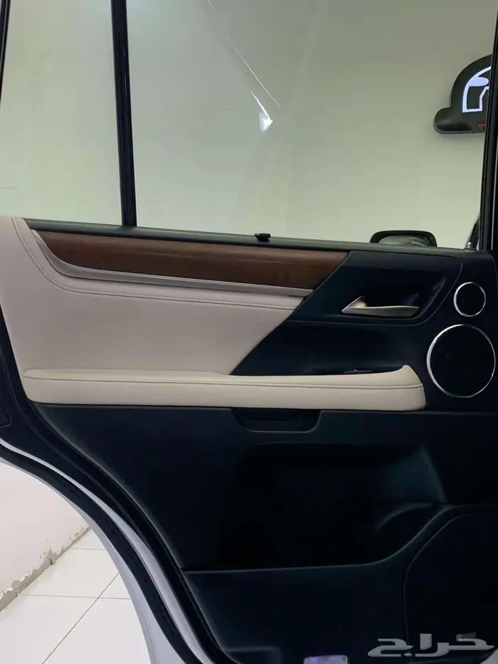 لكزس LX 570 2017 34