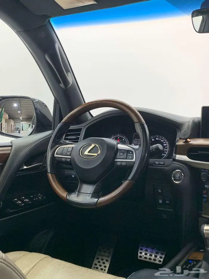 لكزس LX 570 2017 16