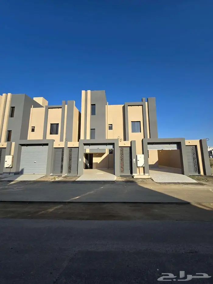 للبيع دور أرضي 6غرف بحوش ومدخل سياره من550 ألف طريق الثمانين 0