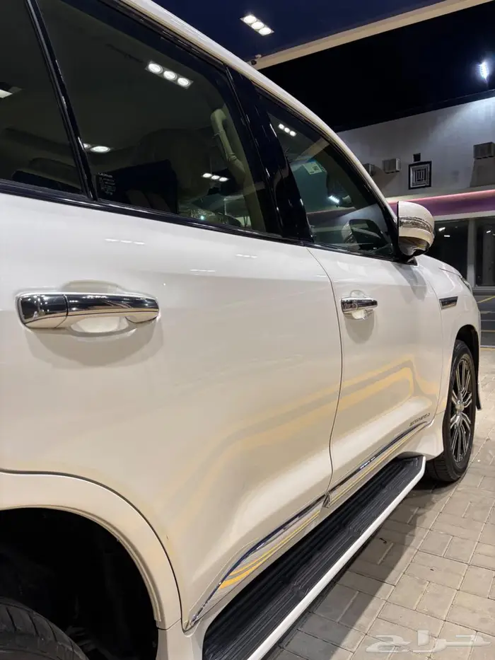 جيب لكزس LX فل كامل مخزن 2020 23