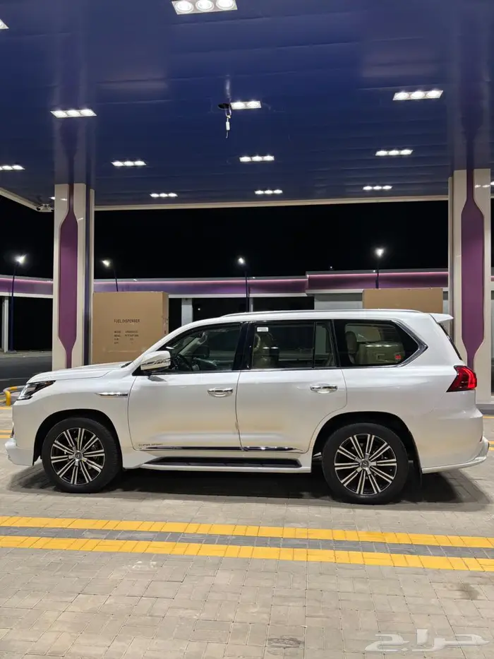 جيب لكزس LX فل كامل مخزن 2020 33