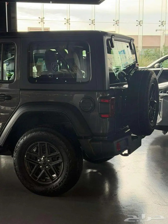 جيب رانجلر 2025 فئة السبورت 4 سلندر 13