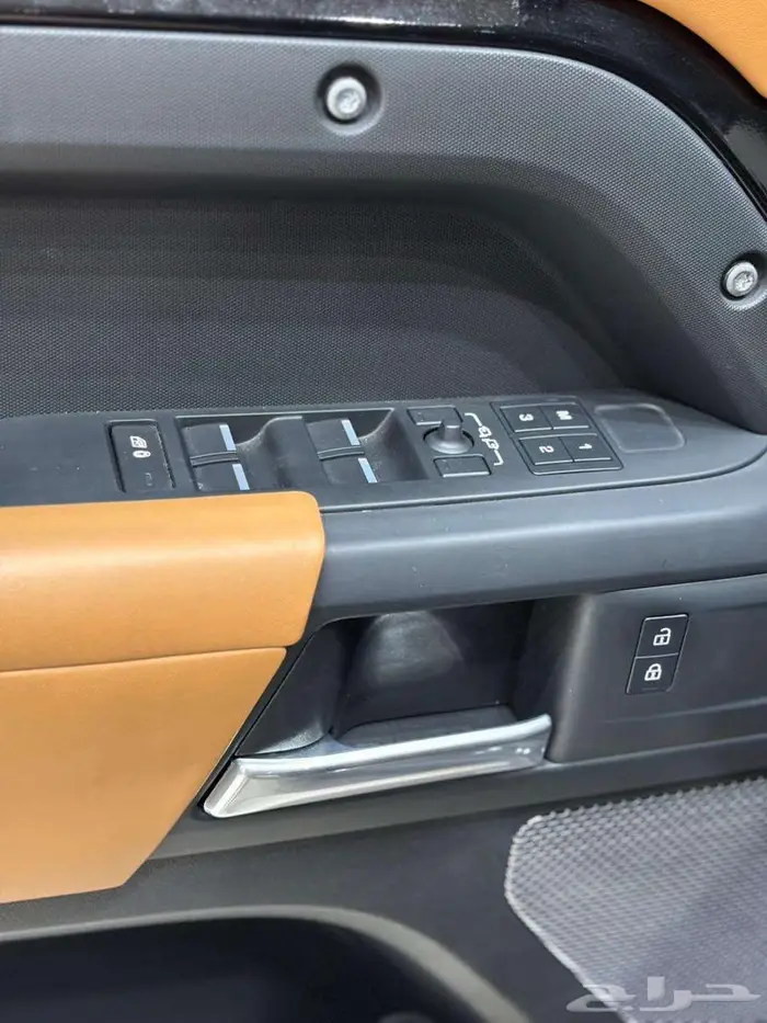 لاند روفر ديفندر 2023 6 سلندر 12