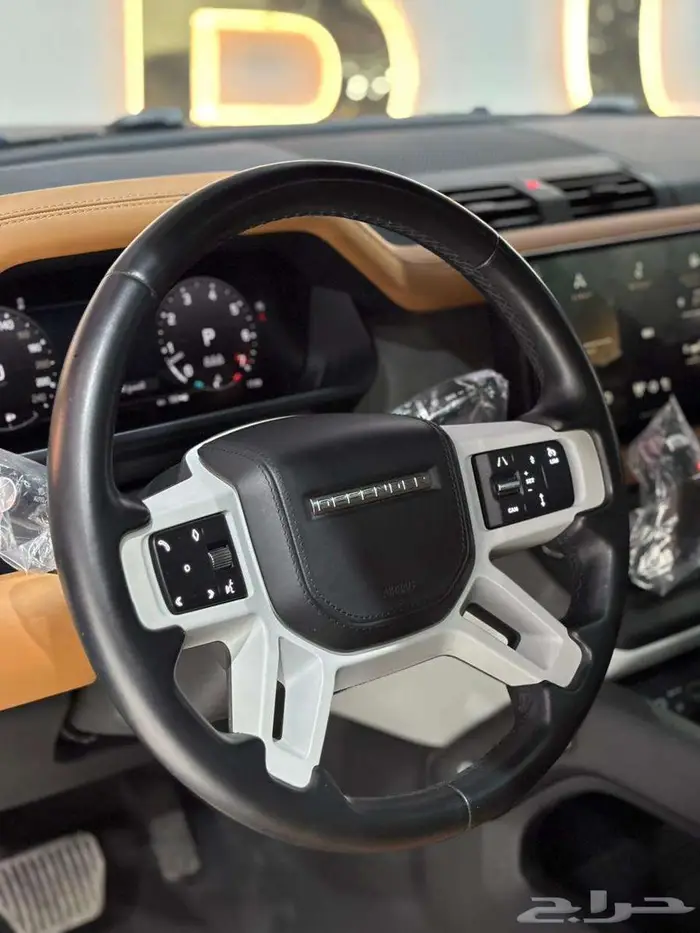 لاند روفر ديفندر 2023 6 سلندر 6