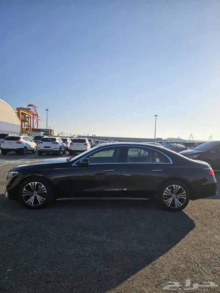E-class E200 (بنزين) 2025 2