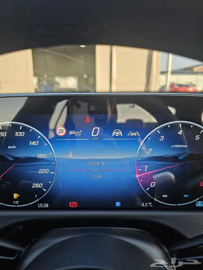 E-class E200 (بنزين) 2025 11