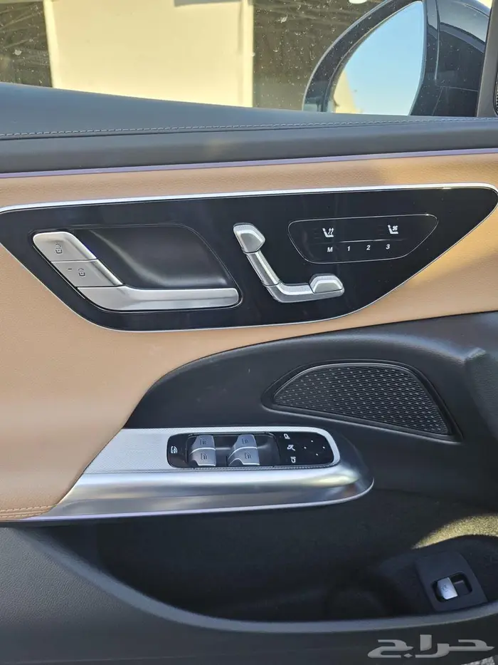 E-class E200 (بنزين) 2025 16