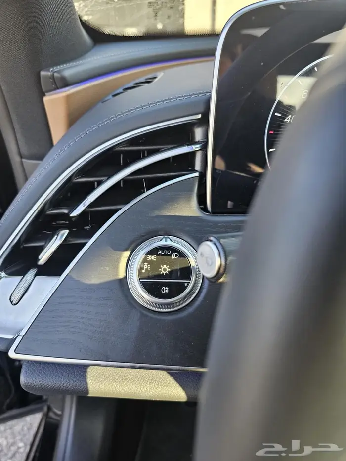 E-class E200 (بنزين) 2025 13