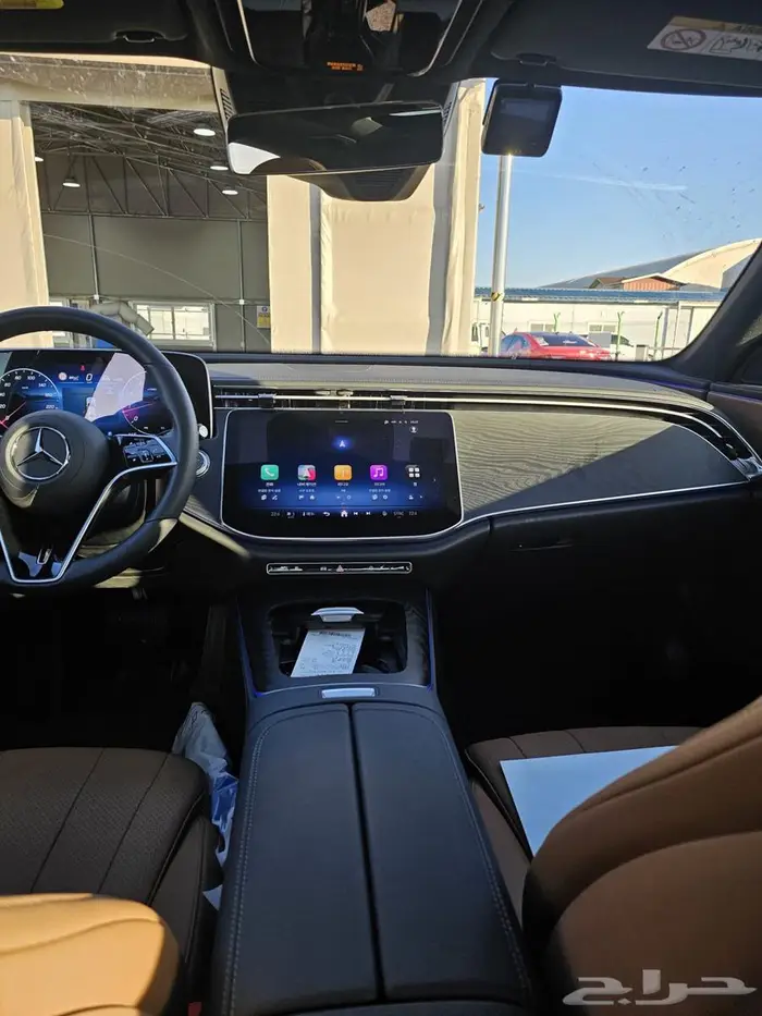 E-class E200 (بنزين) 2025 17