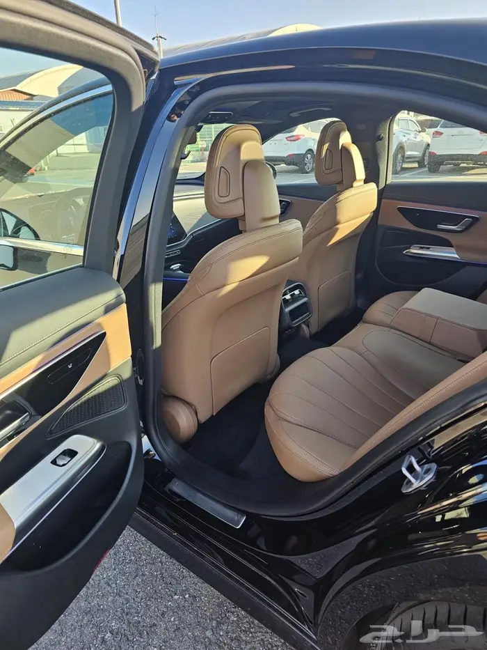 E-class E200 (بنزين) 2025 26