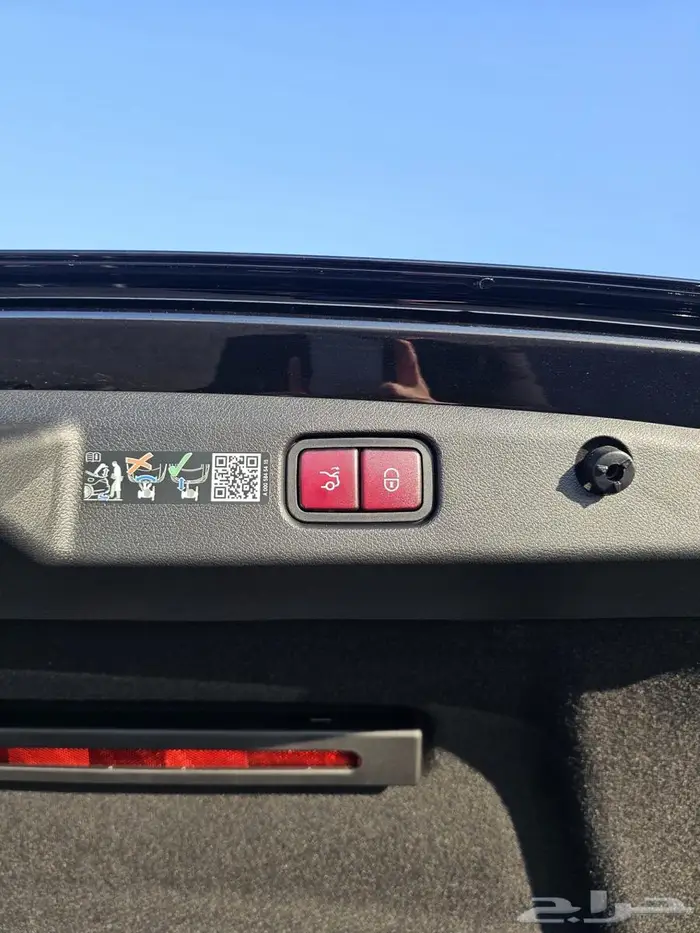 E-class E200 (بنزين) 2025 30