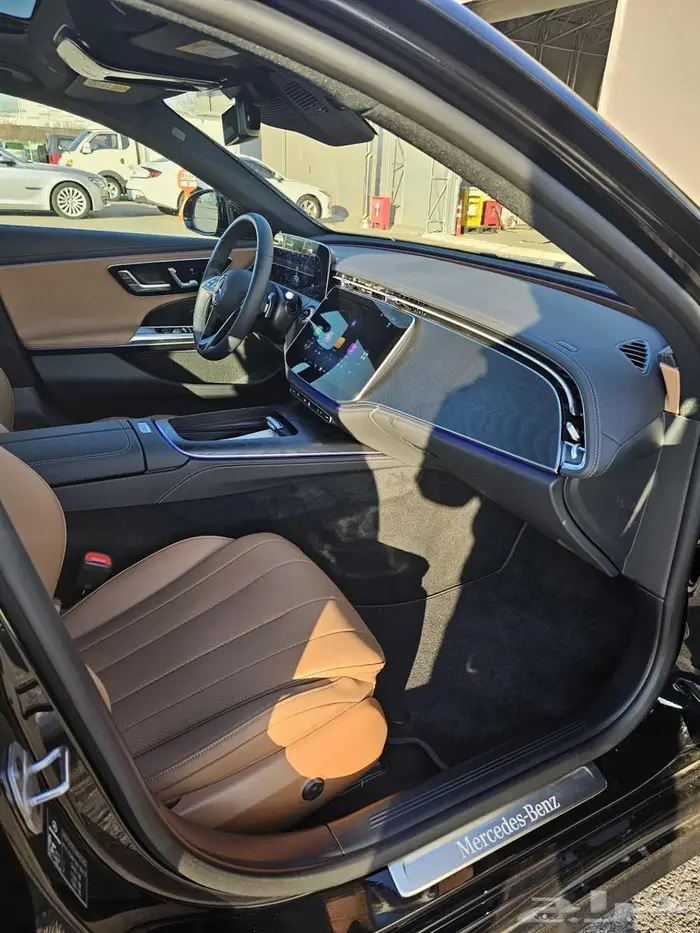 E-class E200 (بنزين) 2025 14
