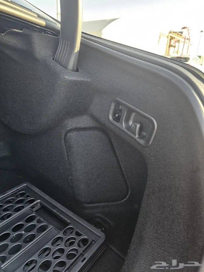 E-class E200 (بنزين) 2025 27