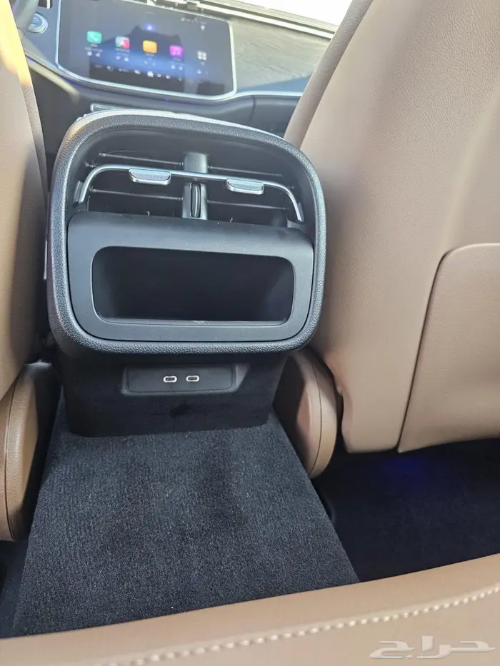 E-class E200 (بنزين) 2025 23