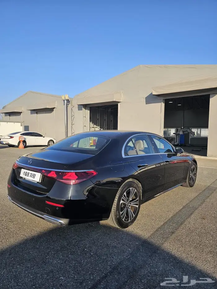 E-class E200 (بنزين) 2025 3