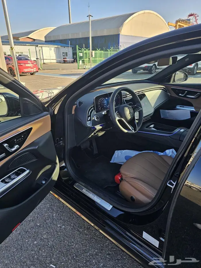 E-class E200 (بنزين) 2025 9