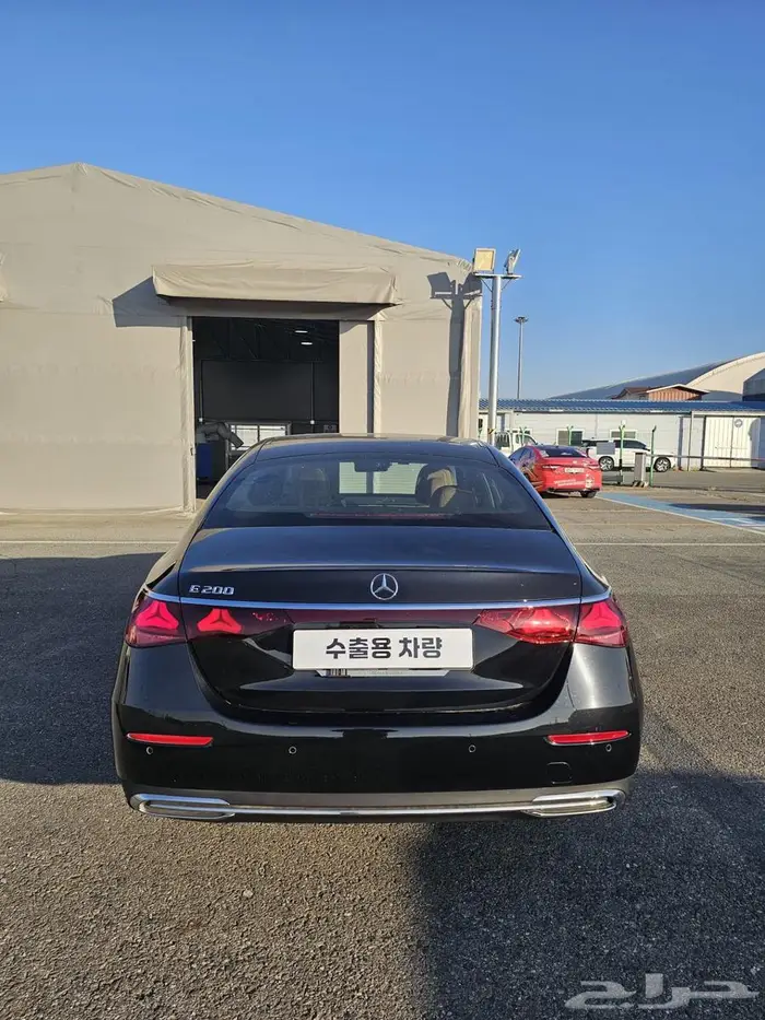 E-class E200 (بنزين) 2025 1