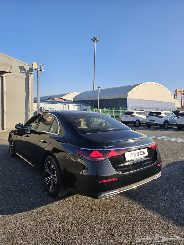 E-class E200 (بنزين) 2025 7