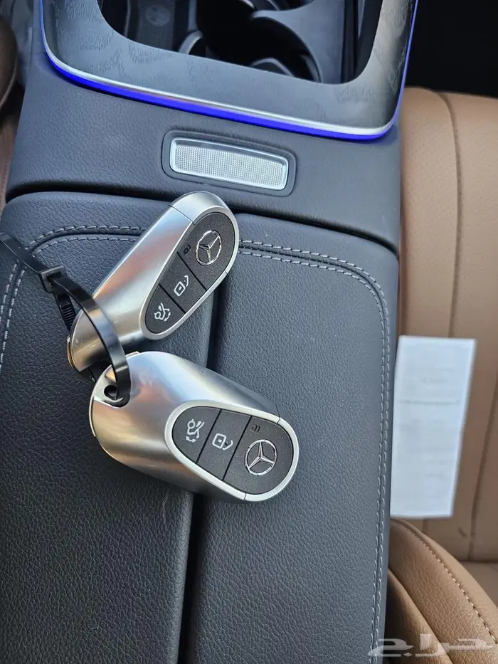 E-class E200 (بنزين) 2025 33