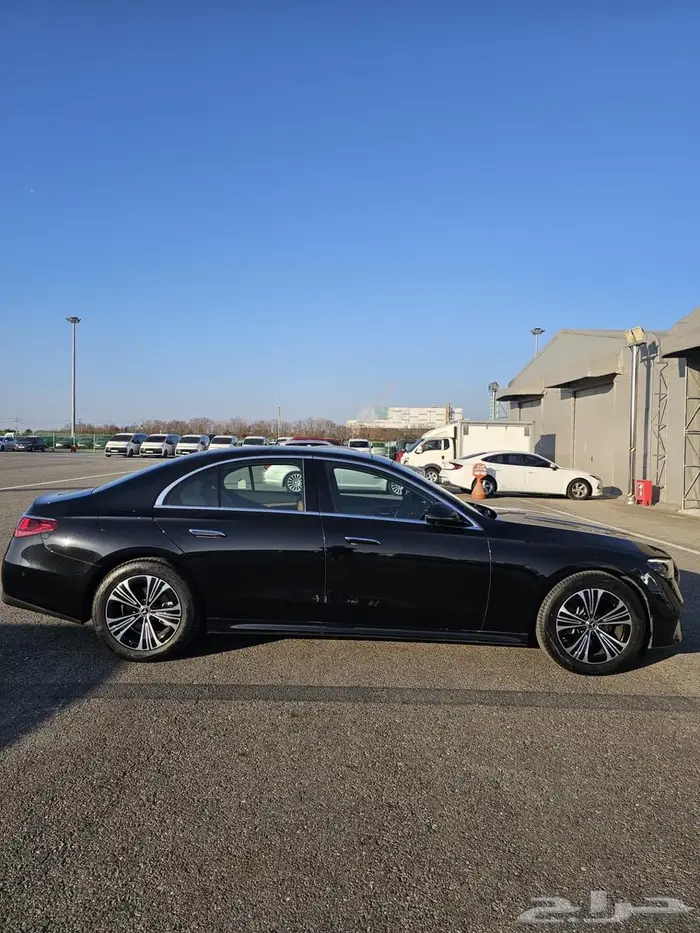 E-class E200 (بنزين) 2025 6