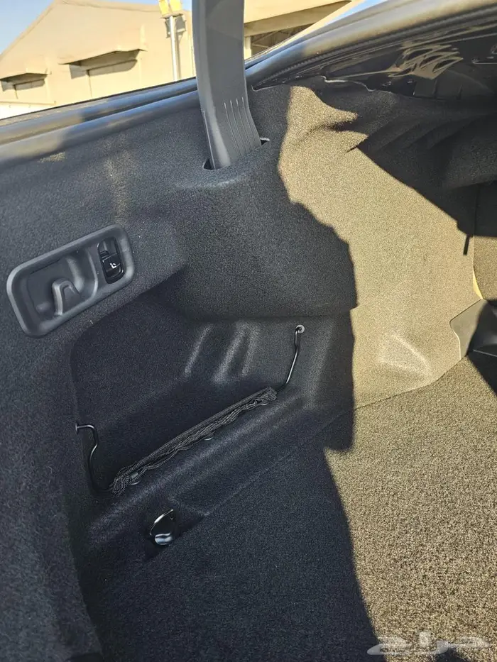 E-class E200 (بنزين) 2025 28