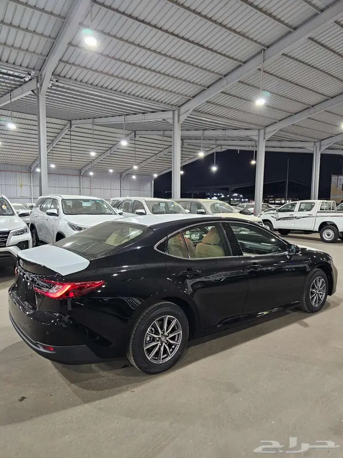 تويوتا كامري E بنزين موديل 2025 1