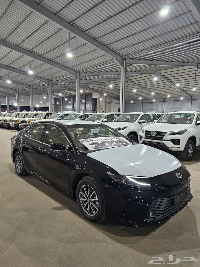 تويوتا كامري E بنزين موديل 2025 6
