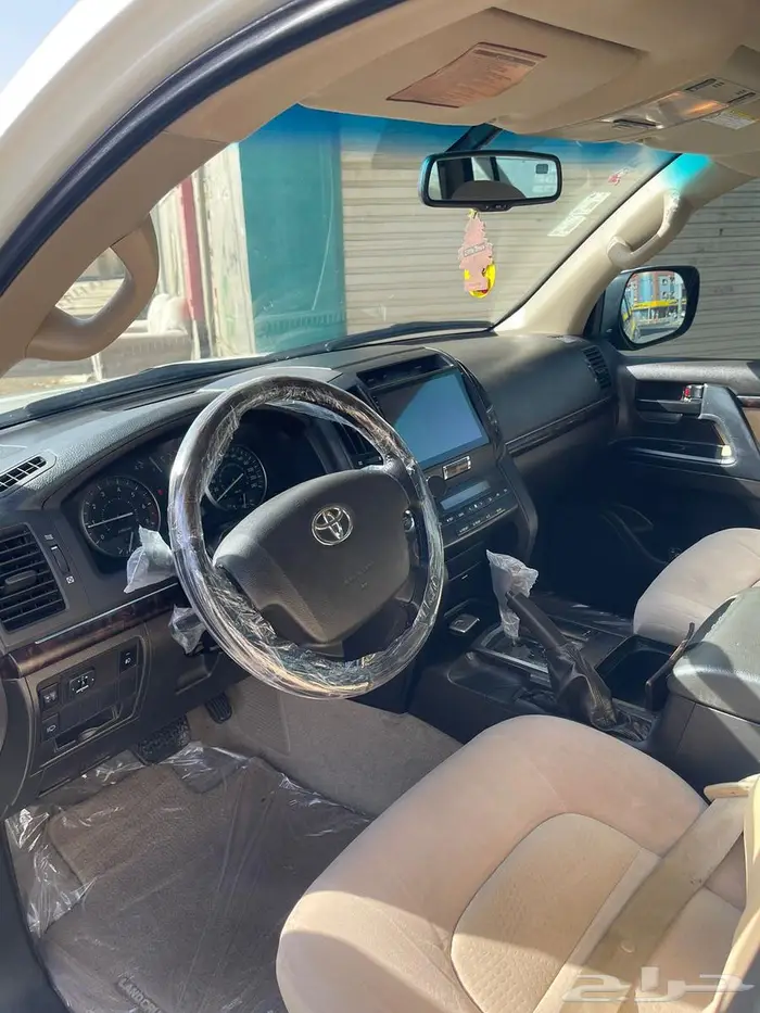 للبيع جيب 2010 سعودي فل كامل 8سلندر 5