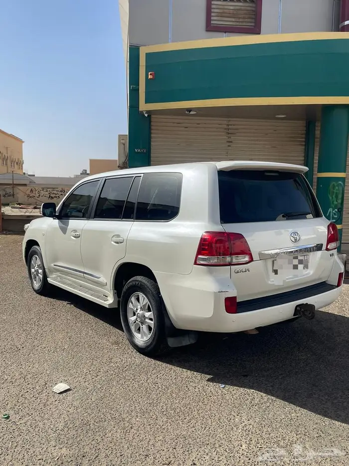 للبيع جيب 2010 سعودي فل كامل 8سلندر 2