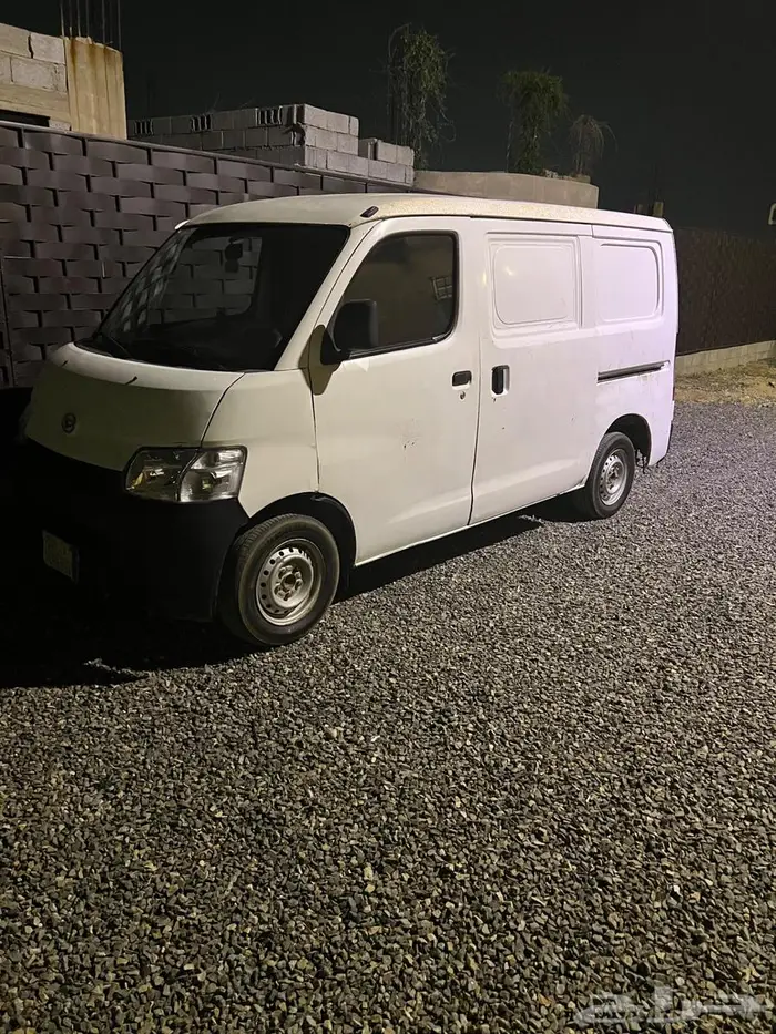 باص فان دايهاتسو بحالة ممتازة للإيجار الشهري 1