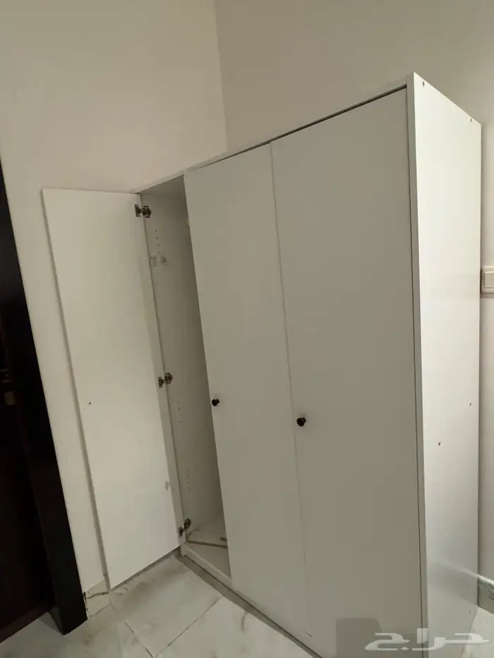 دولاب ابيض  من ايكيا 0