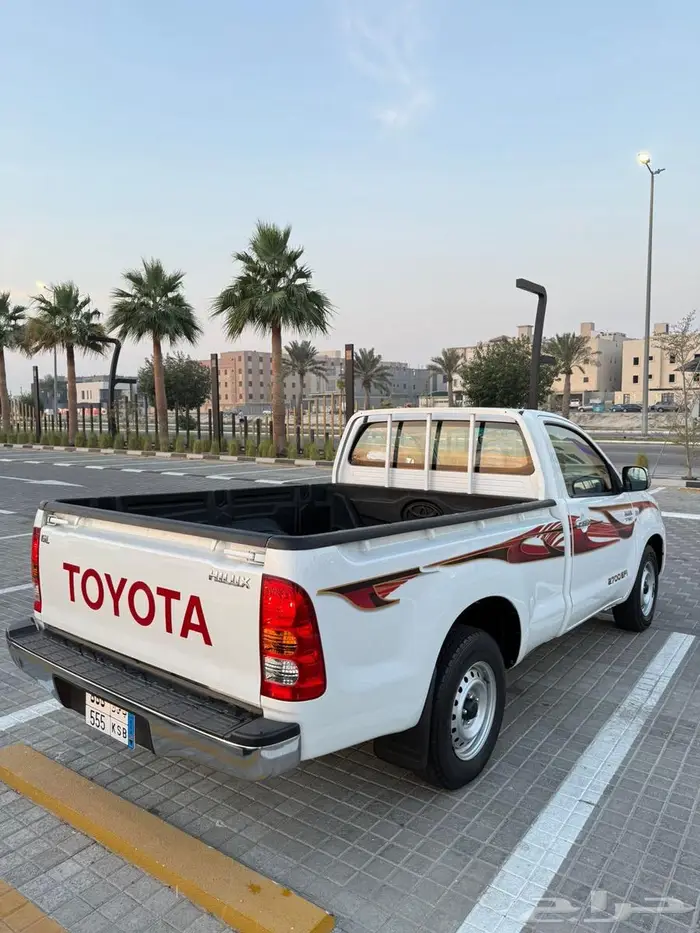 للبيع هايلكس مخزن مديل 2010 غمارة 3