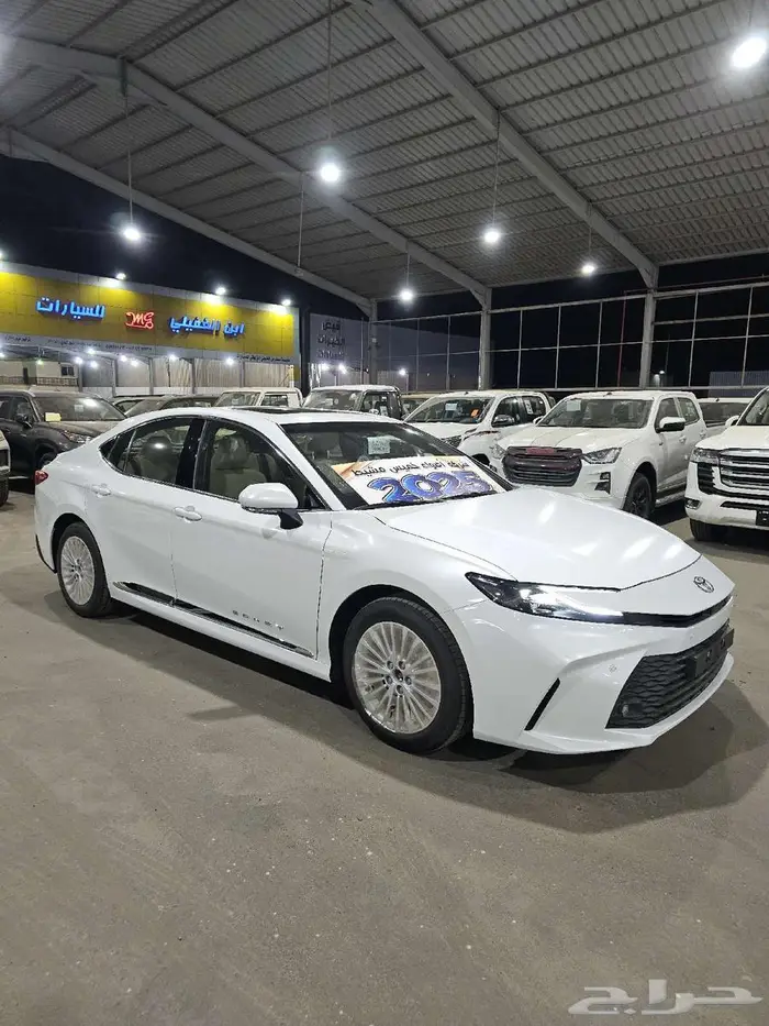 تويوتا كامري LE موديل 2025 3