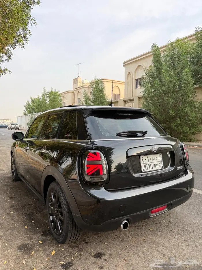 ميني كوبر 4 ابواب 2019 اسود داخلية احمر 3 سلندر تيربو 1.5 17