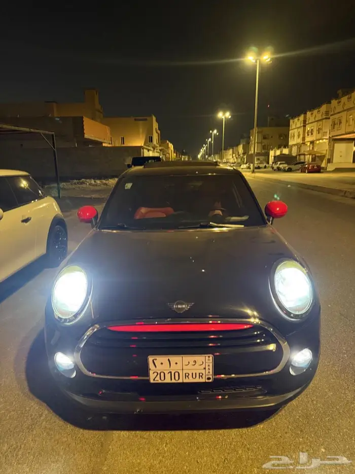 ميني كوبر 4 ابواب 2019 اسود داخلية احمر 3 سلندر تيربو 1.5 32
