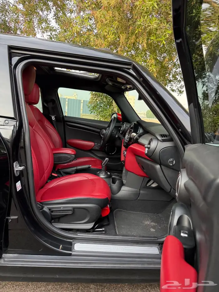 ميني كوبر 4 ابواب 2019 اسود داخلية احمر 3 سلندر تيربو 1.5 30
