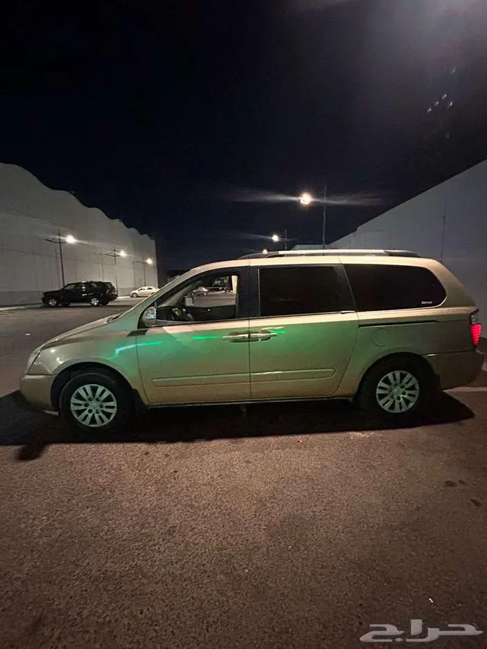 كيا كرنفال 2011 4