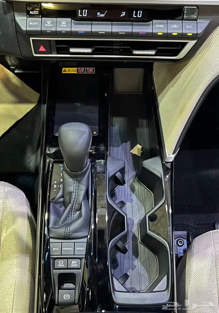 تويوتا كامري LE هايبرد 2025 6