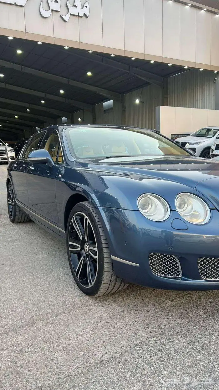 بنتلي فلاينج اسبير موديل 2012- معرض خلف للسيارات 2