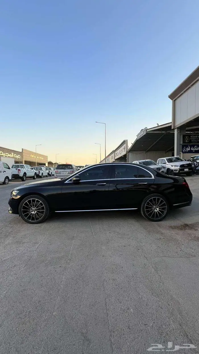 مرسيدس E300 موديل 2019 - معرض خلف للسيارات 3
