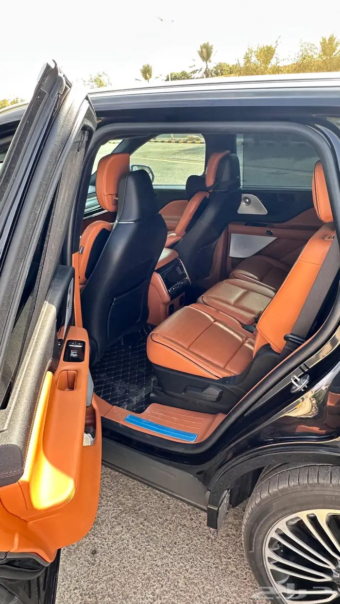 لينكون افياتور 2022 بريزيدنشال (أعلى فئة) - أسود - Lincoln 8