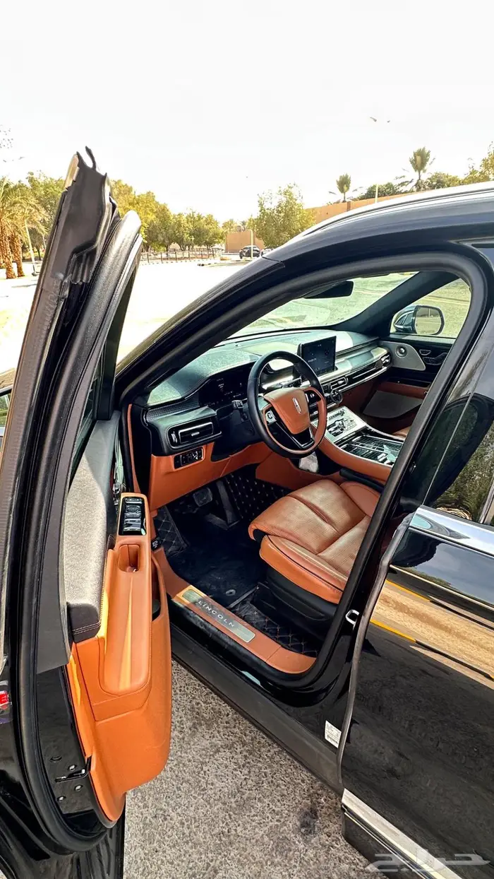 لينكون افياتور 2022 بريزيدنشال (أعلى فئة) - أسود - Lincoln 10