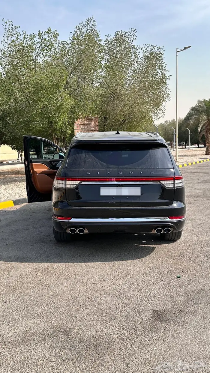 لينكون افياتور 2022 بريزيدنشال (أعلى فئة) - أسود - Lincoln 1