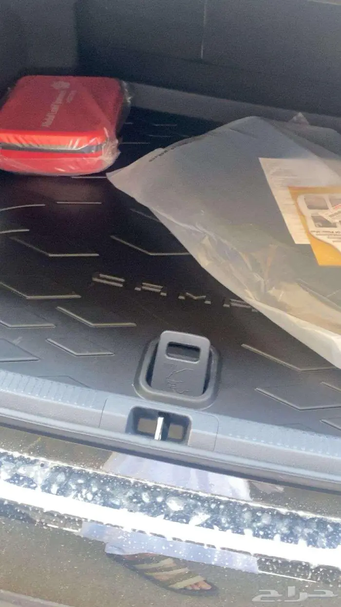 كامريE 2025 اسود اصفار سعودي صادر لوحات ب109.500 ريال 4