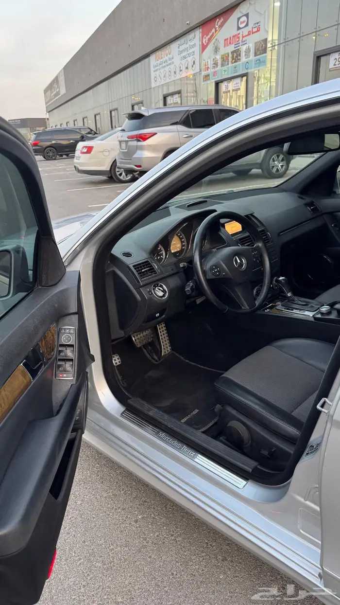 مرسيدس C200 2011 17