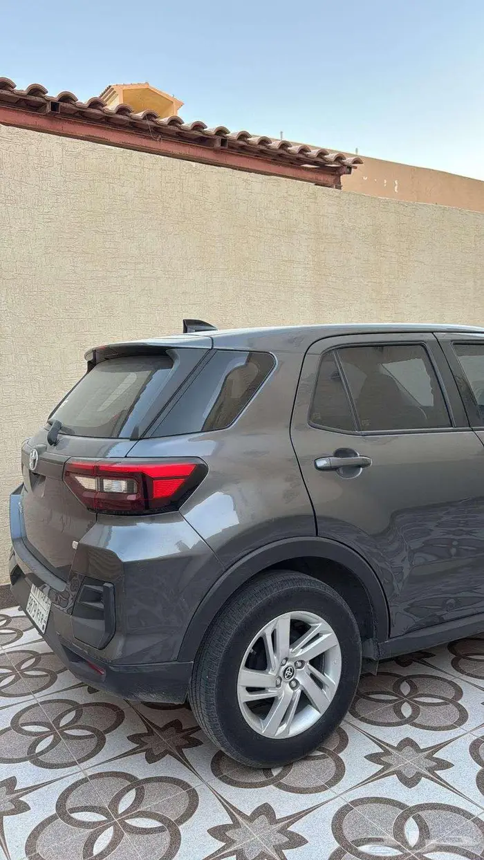 سيارة رايز مديل2023لون رصاصي 8